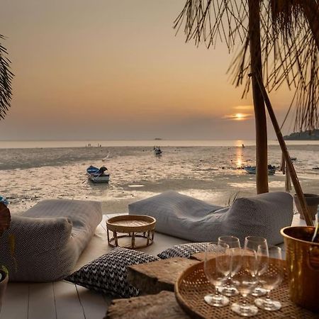Villa Le Cerf Dore Hinkong Экстерьер фото