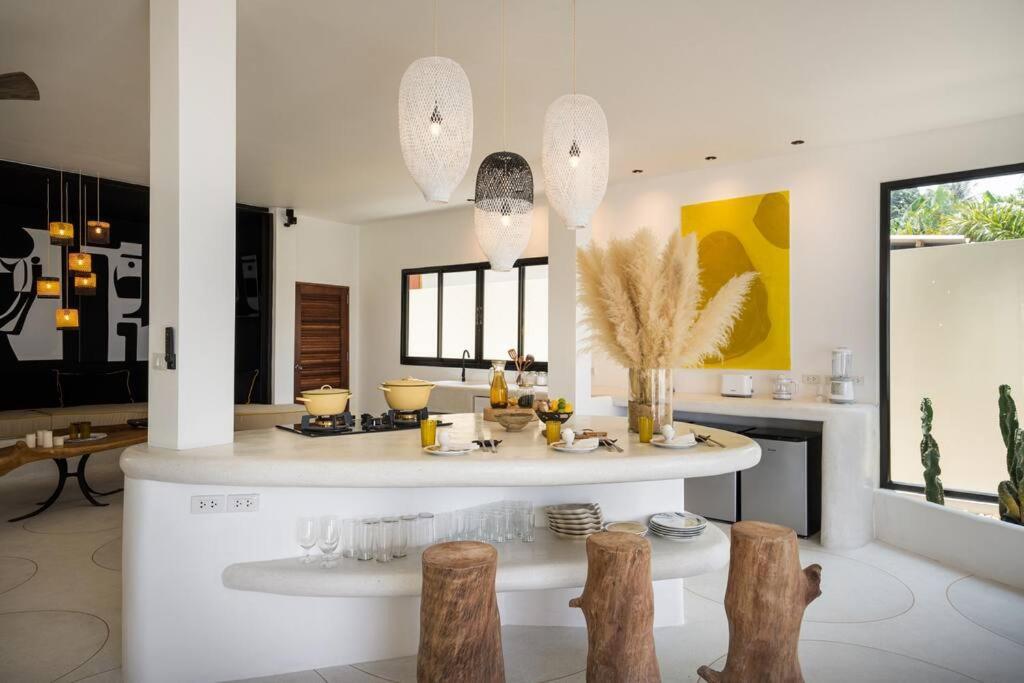 Villa Le Cerf Dore Hinkong Экстерьер фото