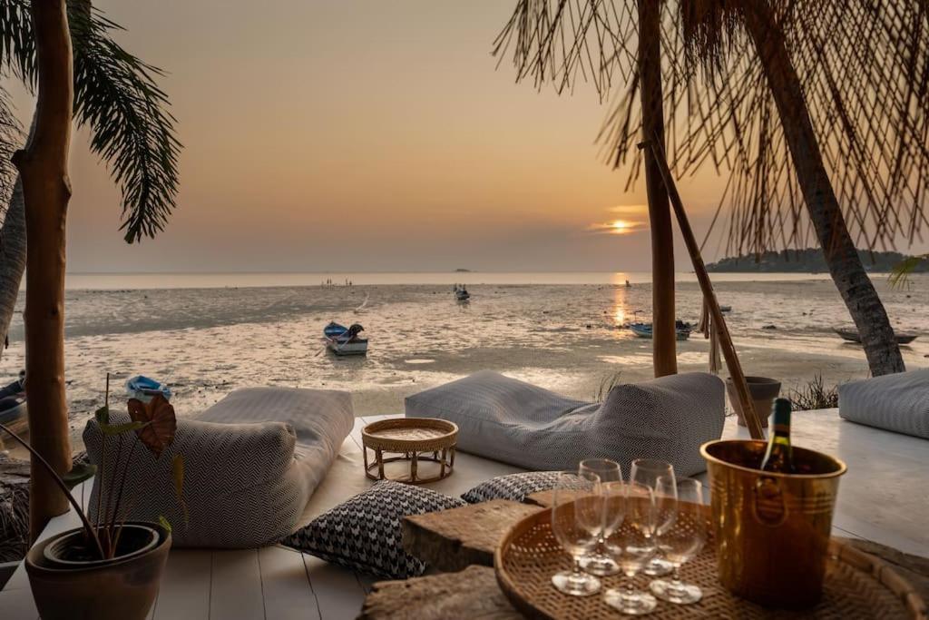 Villa Le Cerf Dore Hinkong Экстерьер фото